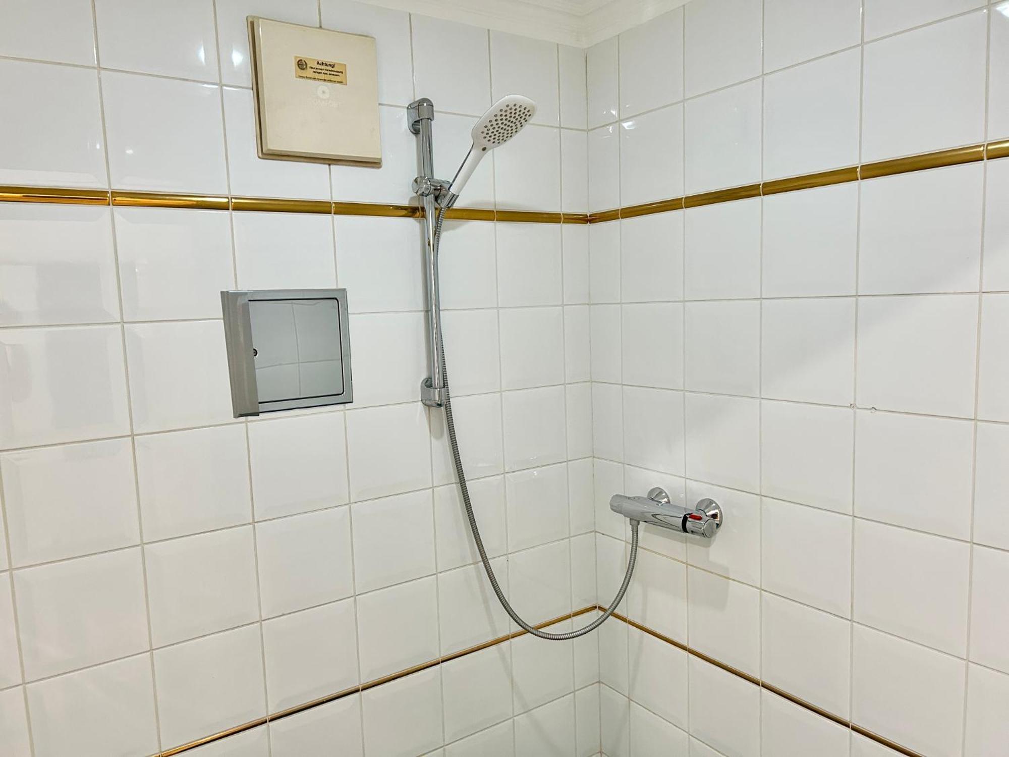 Stylish Schonbrunn Apartments - Free Underground Parking ウィーン エクステリア 写真